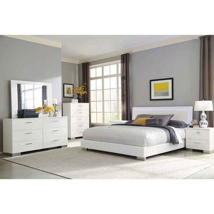 August Glossy White 6-piece Panel Bedroom Set Default -DTYStore