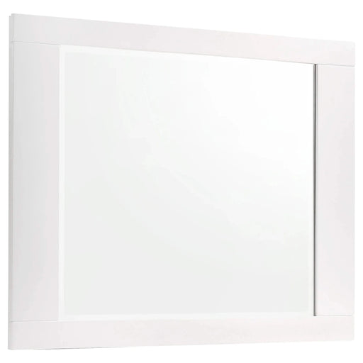 Escalon Glossy White 4-piece Queen Bedroom Set Default -DTYStore