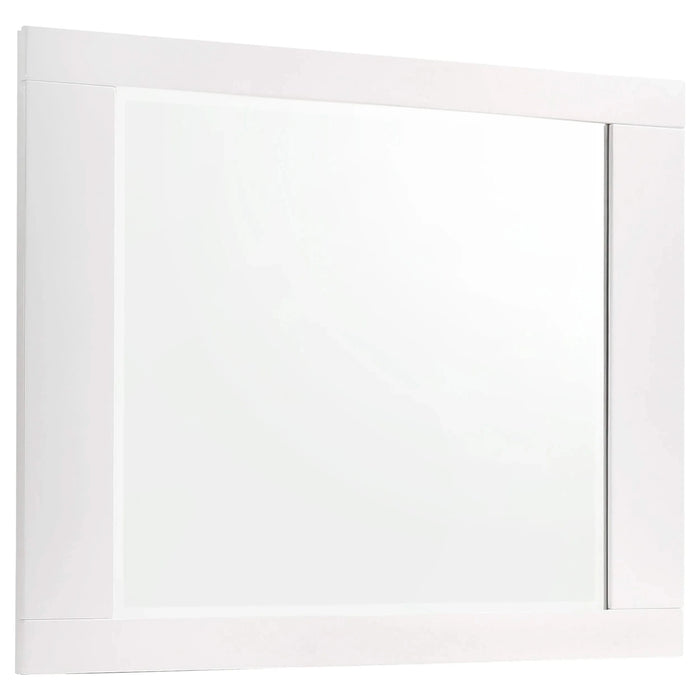 Escalon Glossy White 4-piece Queen Bedroom Set Default -DTYStore