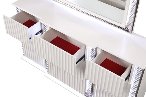 Fabio Contemporary Style King 5PC Bedroom set Made with Diamond-Shaped Side Accents, LED Lighting and Wood in White Finish Default -DTYStore