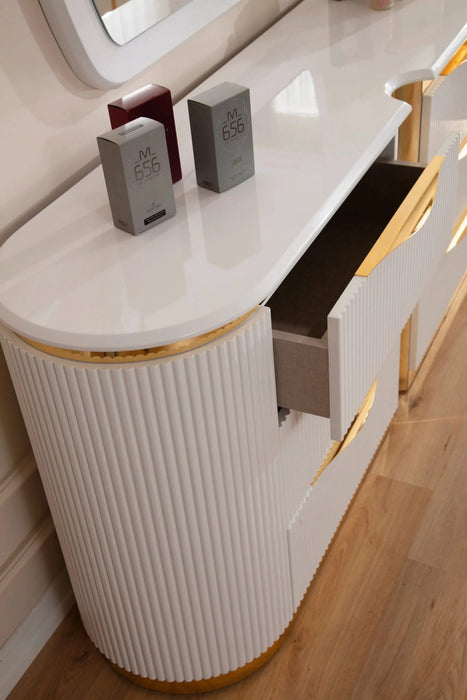 LAURA Gold Detailed Upholstery King 6 Pc made with Wood in White Default -DTYStore