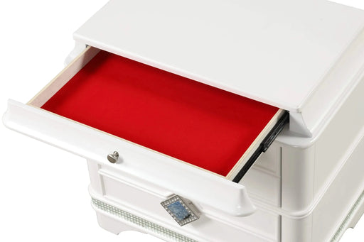 Laguna Modern Style 4 Pc Queen Upholstered Bedroom Set Made with Wood and Crystal Accents in White Default -DTYStore