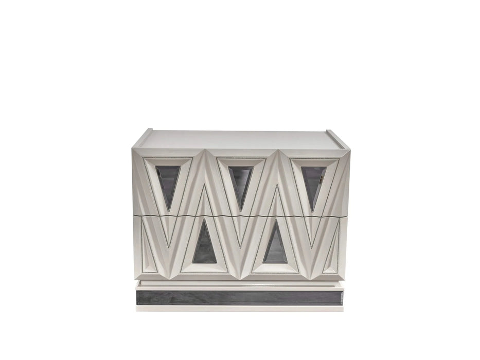 Lavita Modern & Contemporary Style 4 Pc Queen Upholstered Bedroom Set Made with Wood and Gold Accents in River Sand Grey Default -DTYStore