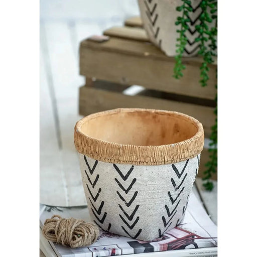 Set of 2 White and Brown Cement Planters with V Pattern, L:D10x8' S:D8x6.5' Default -DTYStore