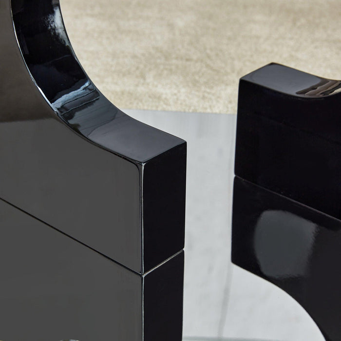A rectangular modern and fashionable coffee table with tempered glass tabletop and black MDF legs. Suitable for living room.47.2"*25.5"*18"
